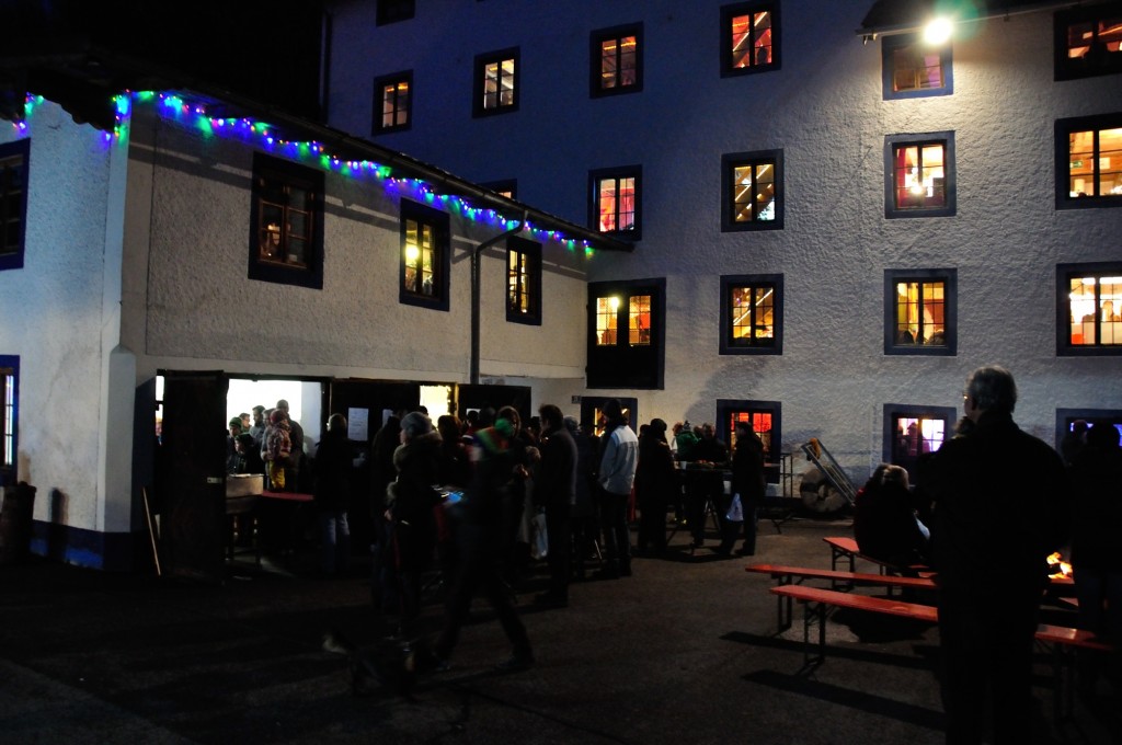 Weihnachtsmarkt 6-Sinne-Markt Siegsdorf spirituell Heutau Glühwein